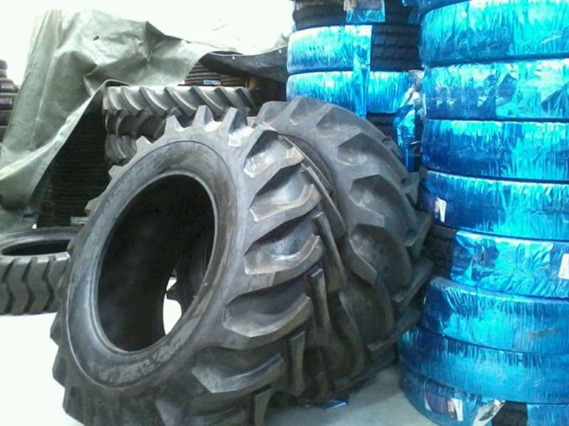 ยางรถตัก และยางรถบรรทุกขนาดใหญ่ (Loader & Dozer Tire , Earthmover Tire)