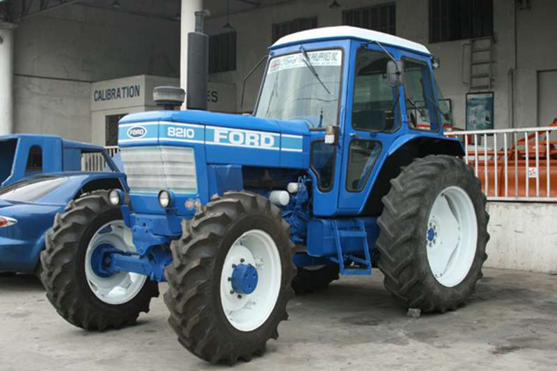 ขนาดยางรถไถ แทรคเตอร์ Ford 8210 (116hp) Agricultural Tractor